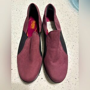 Munro Womans Maroon and Black Loafers
